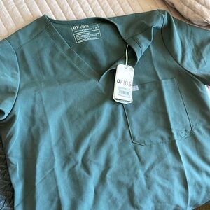Figs Catarina top in color “Bonsai”